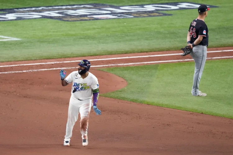 Rays to 7-3 beat Guardians for trip to the World Series